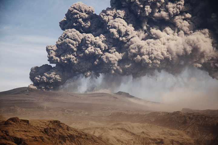 close-up of eyjafjallajökull volcano's ash plume, seen from the crossing of route 1 and route 246